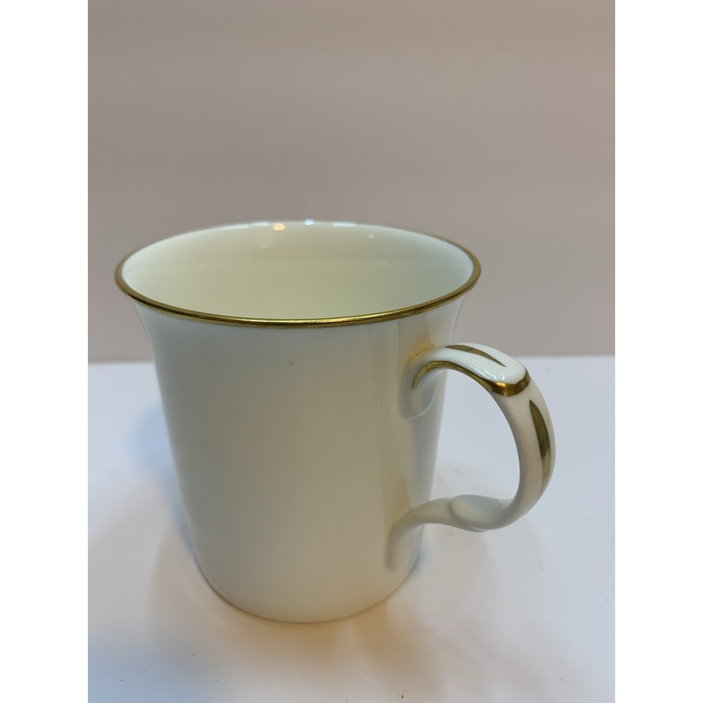 Queen‎ Elizabeth II Visit To Canada April 1982 Commemorative Mug Maple Leaf - Picture 4 of 6